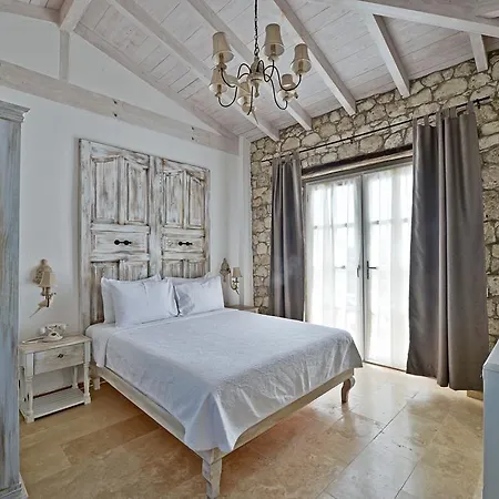 Bay C Hotel 2*